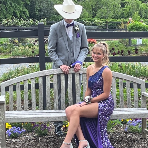 Prom dress - Picture 2 of 8